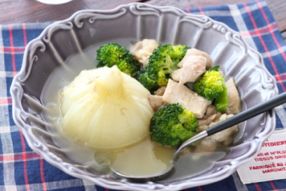 炊飯器で♪新玉ねぎと鶏肉のだし<br>バターポトフ