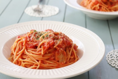 レンジでパパッと絶品<br>トマトツナパスタ