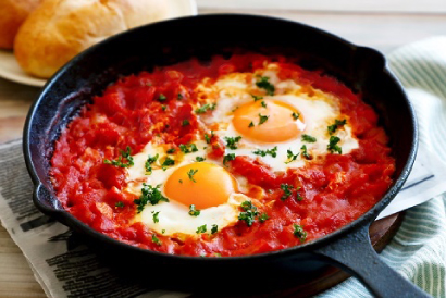 シャクシュカ風<br>落とし卵のトマトソース