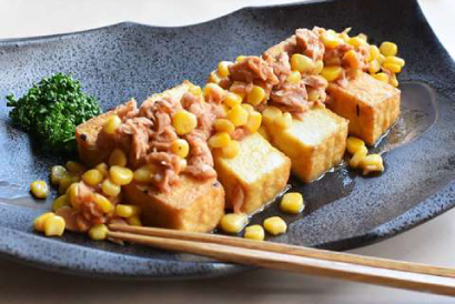 厚揚げと昆布つゆツナコーンバター