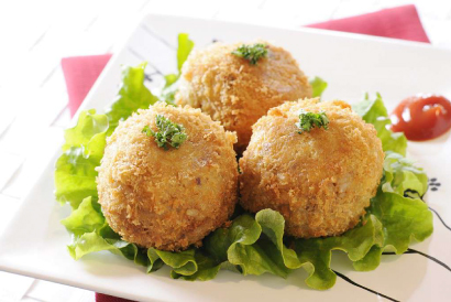 カレーのリメイク　ライスコロッケ