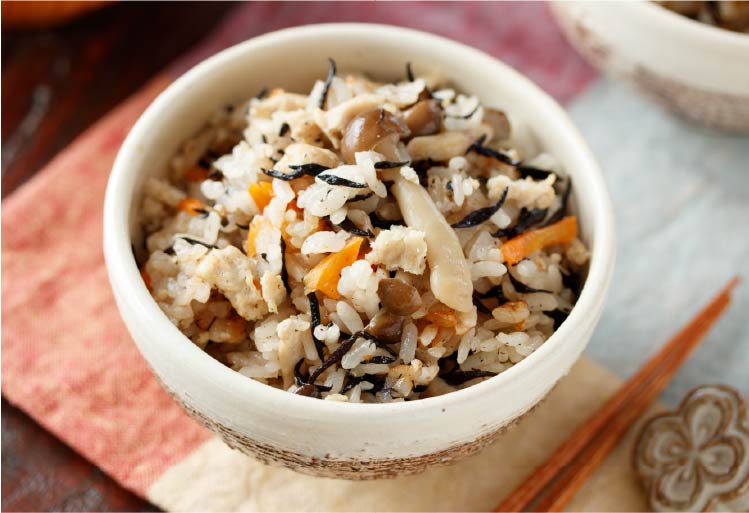 きのことひじきのそぼろ炊き込みご飯