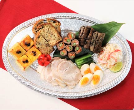 プラスチックのオードブル皿で<br>洋風おせち
