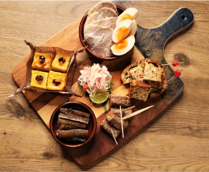 カッティングボードで洋風おせち