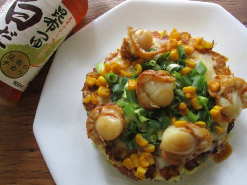 ホタテとコーンのバター醤油！玄米粉入りとろける白だしの無水お好み焼き♪