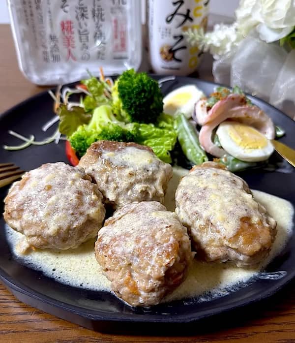 味噌ソースハンバーグ&つぶみそスナップエンドウ　サラダ