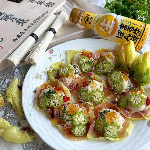 花オクラと生ハムの包み素麺