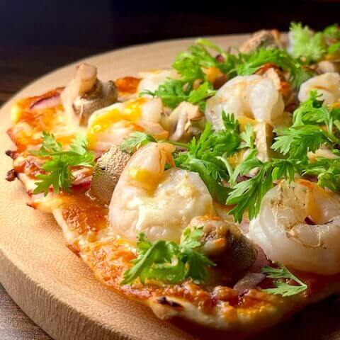 クリスピーなトムヤムピザ