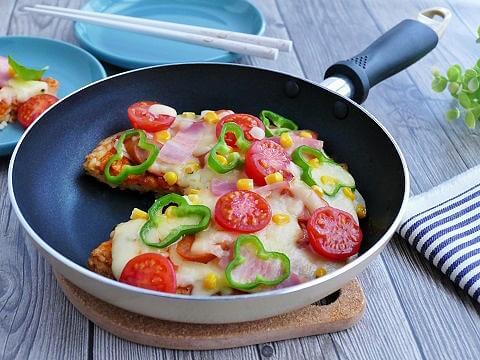 TKGピザ（卵かけごはんピザ）